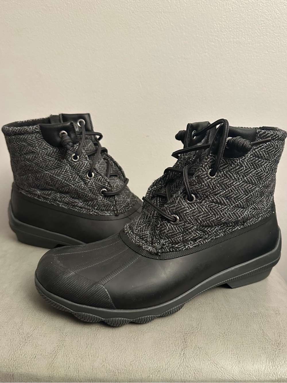 Sperry Women's Syren Black and Grey Quilted Lace-Up Duck Boots NEW 8